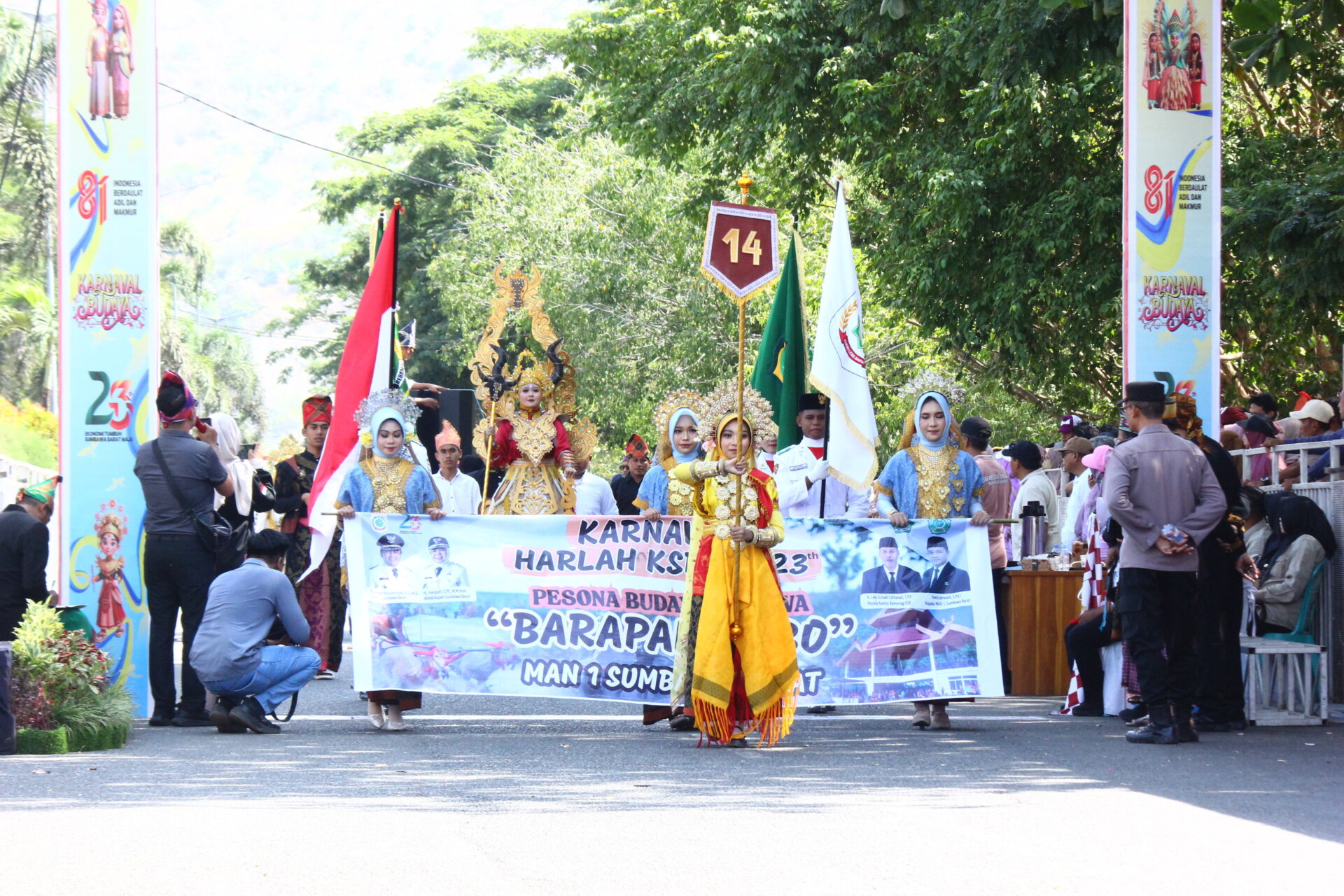 MAN 1 Sumbawa Barat Angkat Tradisi Barapan Kebo dalam Karnaval Budaya Harla KSB 2026