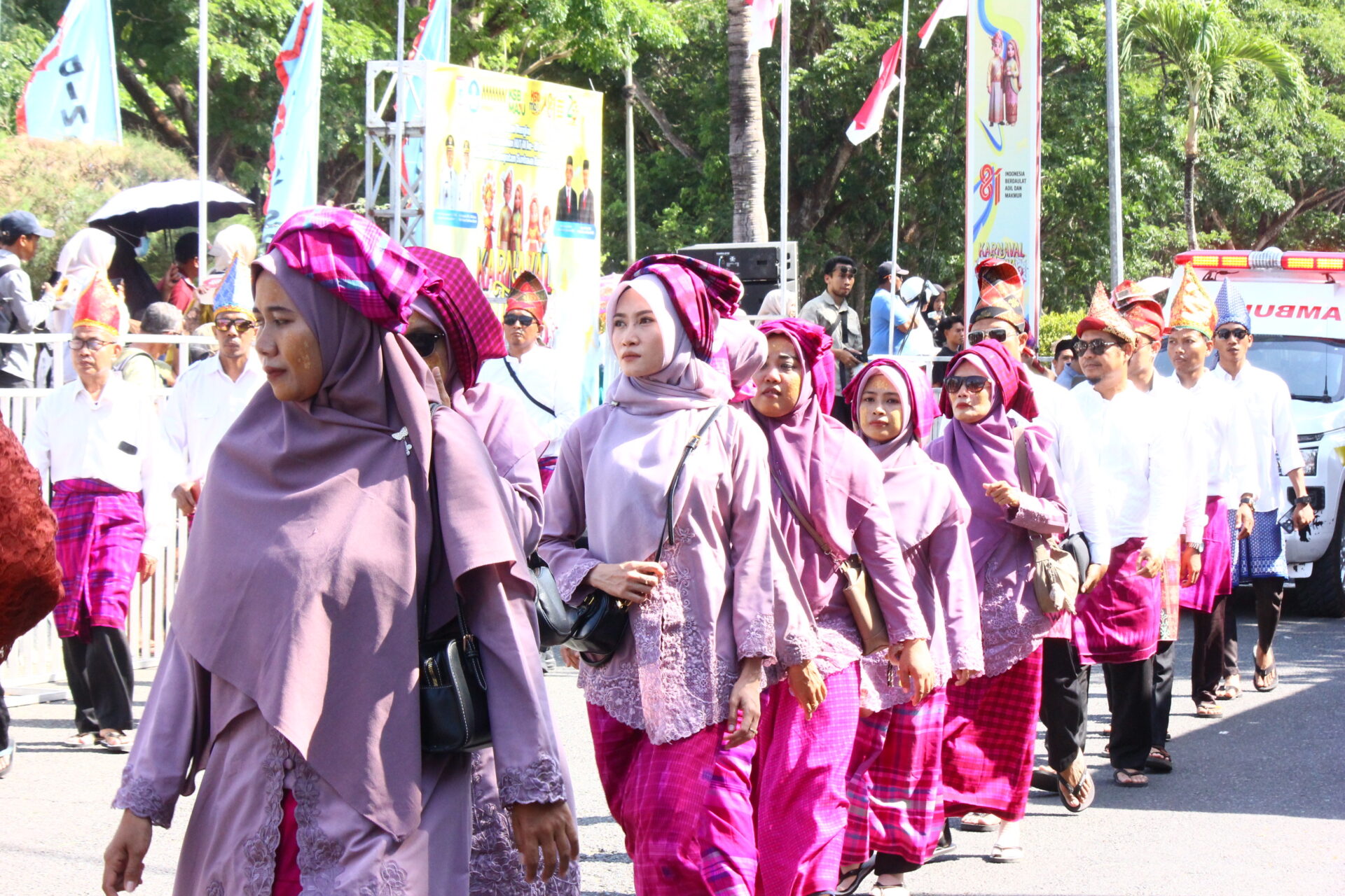 MAN 1 Sumbawa Barat Angkat Tradisi Barapan Kebo dalam Karnaval Budaya Harla KSB 2026