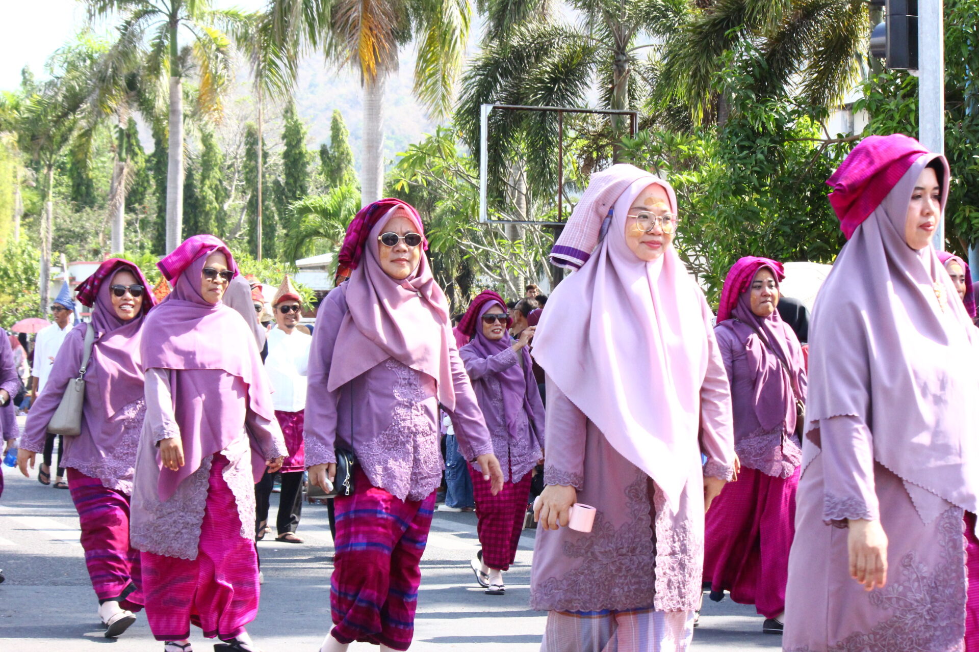 MAN 1 Sumbawa Barat Angkat Tradisi Barapan Kebo dalam Karnaval Budaya Harla KSB 2026