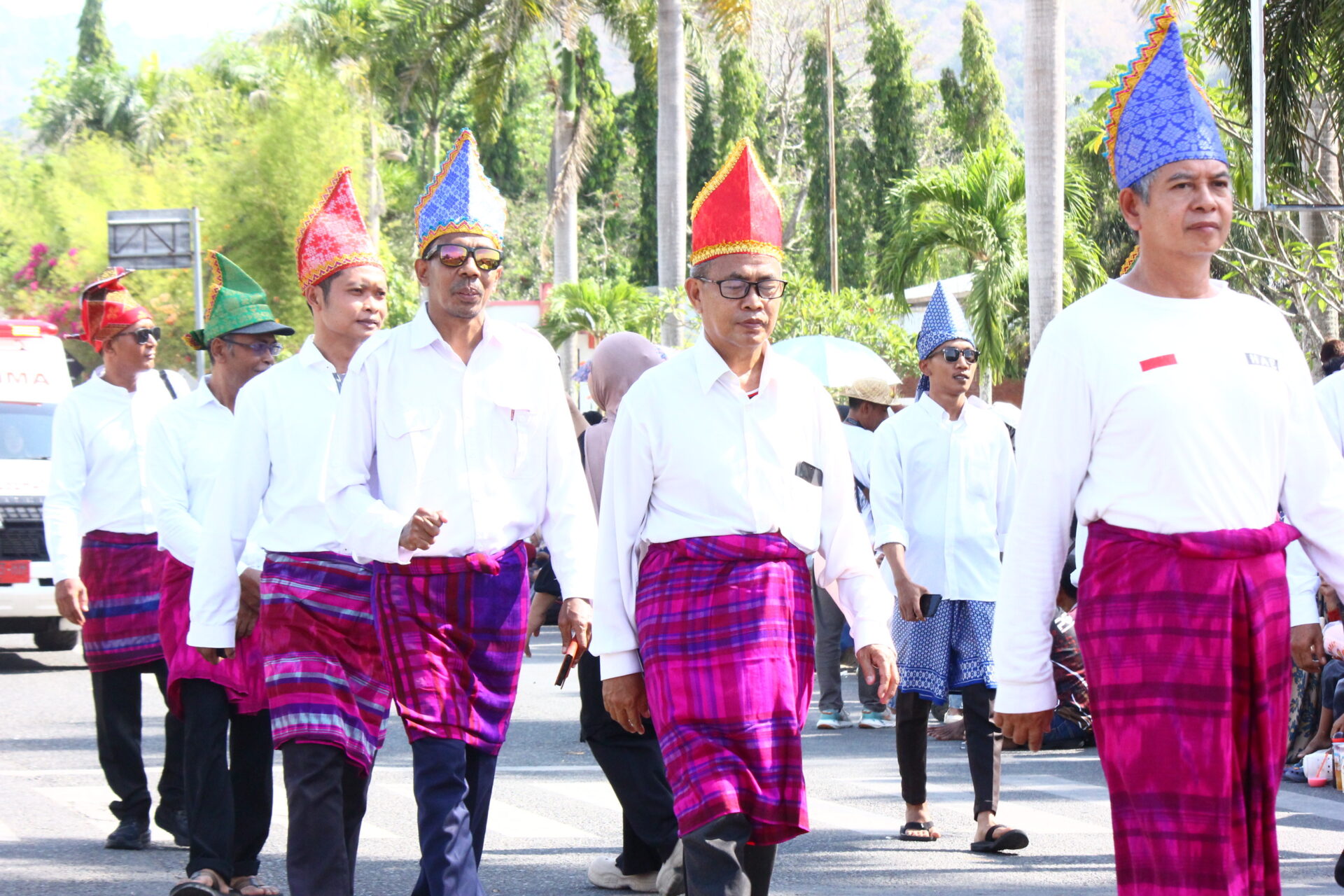 MAN 1 Sumbawa Barat Angkat Tradisi Barapan Kebo dalam Karnaval Budaya Harla KSB 2026